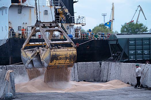 Bloomberg: в порты Украины направляются пять судов для перевозки зерна