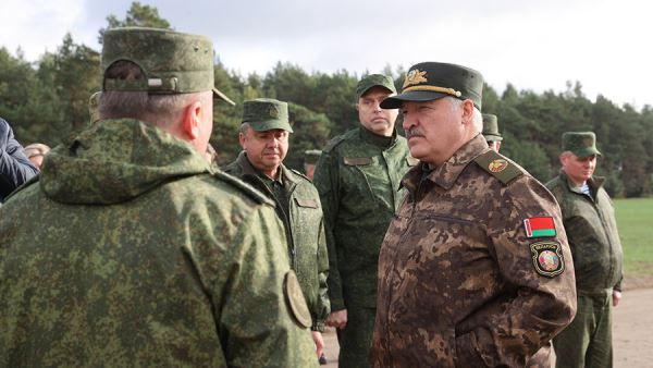 Лукашенко указал на толкающую РФ на крайние меры эскалацию со стороны США